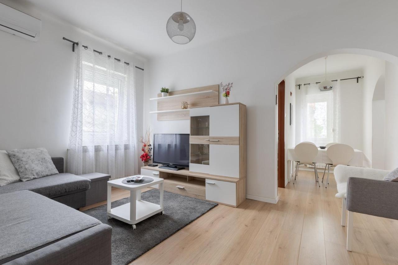 Apartment Lisinski Apartment With Private Parking *